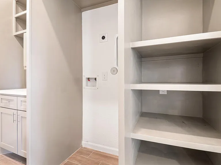9626 Dancing Grass Dr — Photo 16