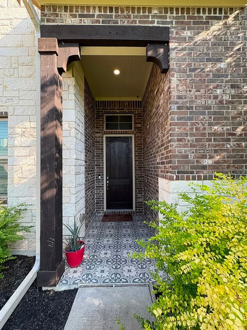 3812 Alpine Ridge Cv - 4/3.5 Garden ARea — Photo 3
