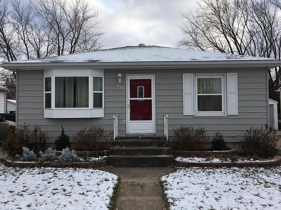 1st image of 939 17th St NE