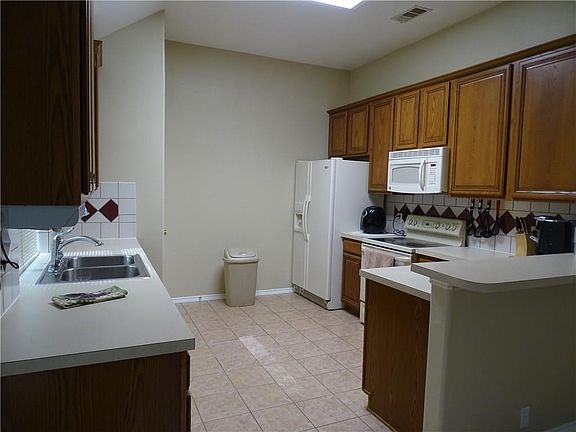5th image of 2620 Lakeside Dr