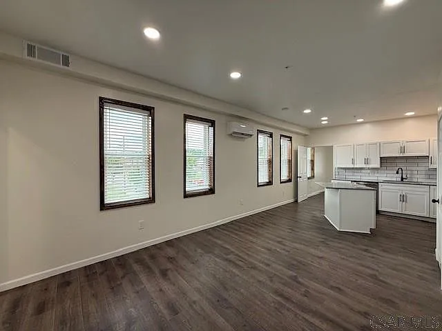 1800 Graham Ave #3 — Photo 4