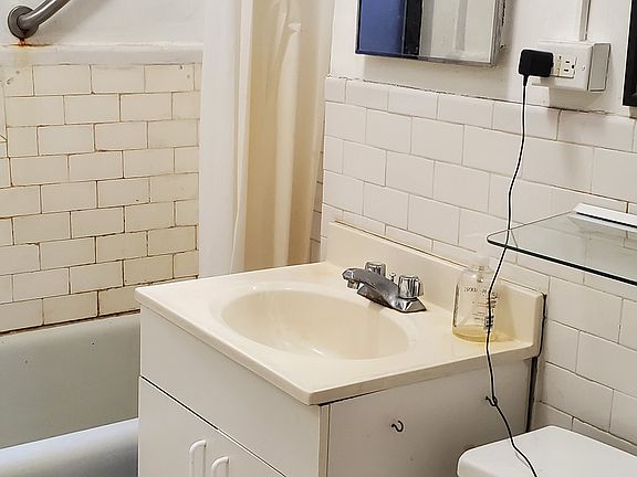 5th image of 427 W 51st St APT 3A