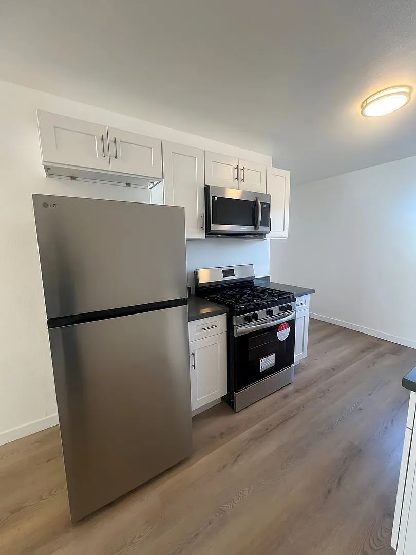 2 bed, 1.0 bath, $2,246 — Photo 1