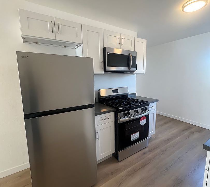 1st image of 924 N Kingsley Dr #1A