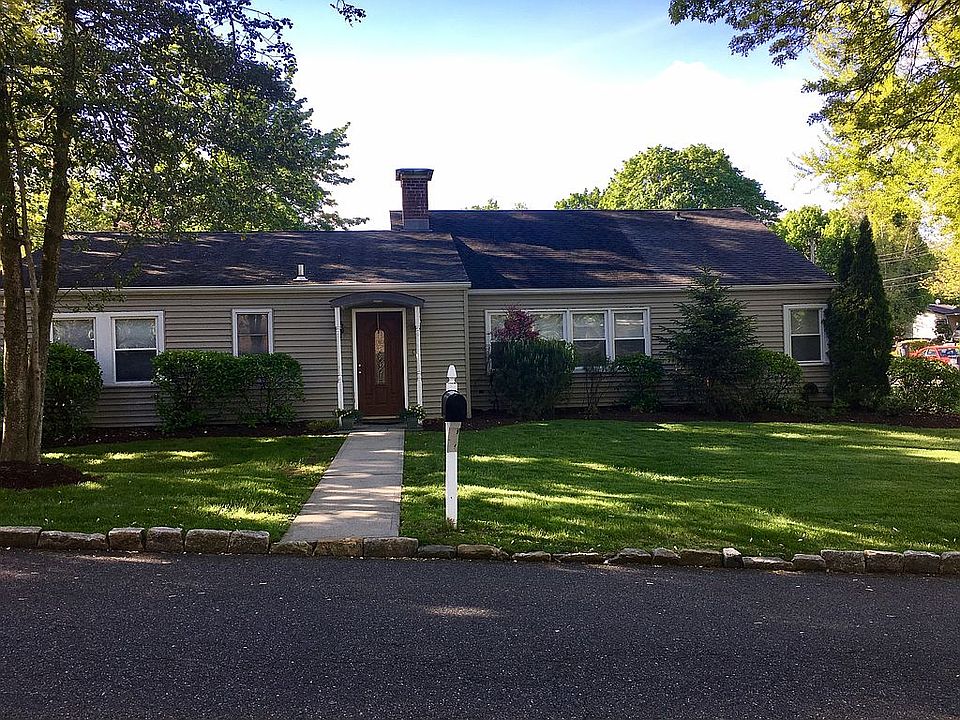 1st image of 20 Orchard Ln