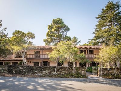976 Mesa Rd, Monterey, CA, 93940
