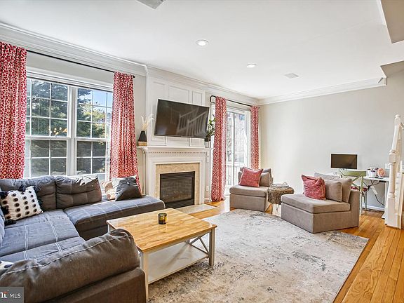 5th image of 4602 Latrobe Pl