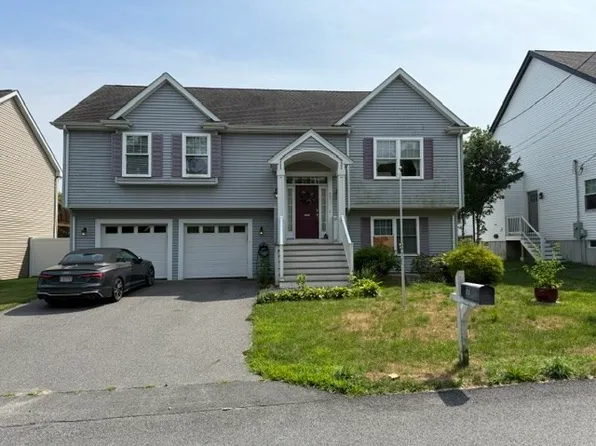 17 Lynwood St, Fall River, MA 02721