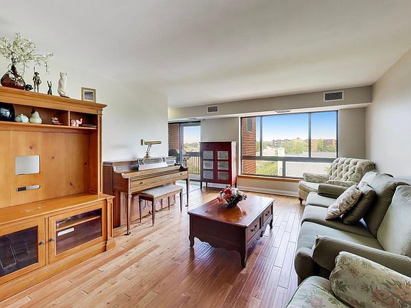 4th image of 701 Forum Sq Unit 402