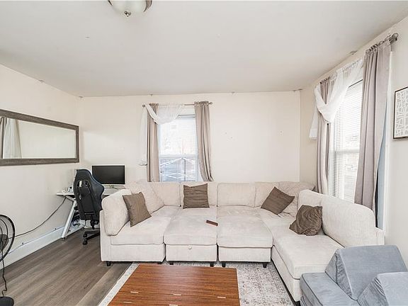 5th image of 54 Spring St