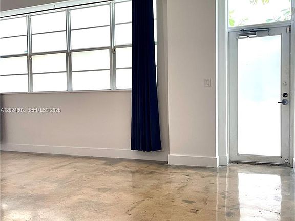 3rd image of 935 Euclid Ave APT 6