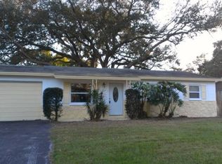 11214 Village Green Ave, Seminole, FL 33772