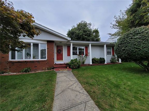 3rd image of 6 Carol Ann Dr