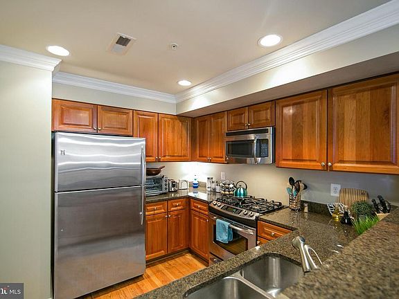 5th image of 129 S Market St Unit 129B