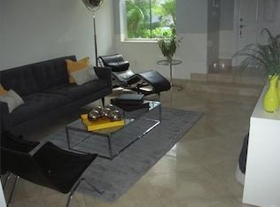 3267 NE 212th St, Aventura, FL 33180
