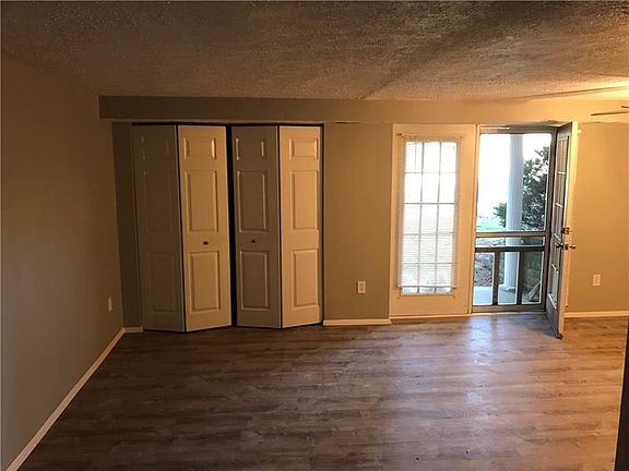 3rd image of 956 Wood Hollow Dr Unit C
