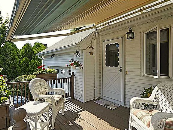 3rd image of 25 N Hillview Dr
