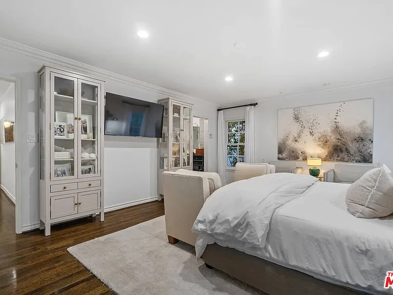 10576 Lindbrook Dr — Photo 32