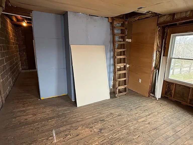 49 W Commerce St — Photo 43