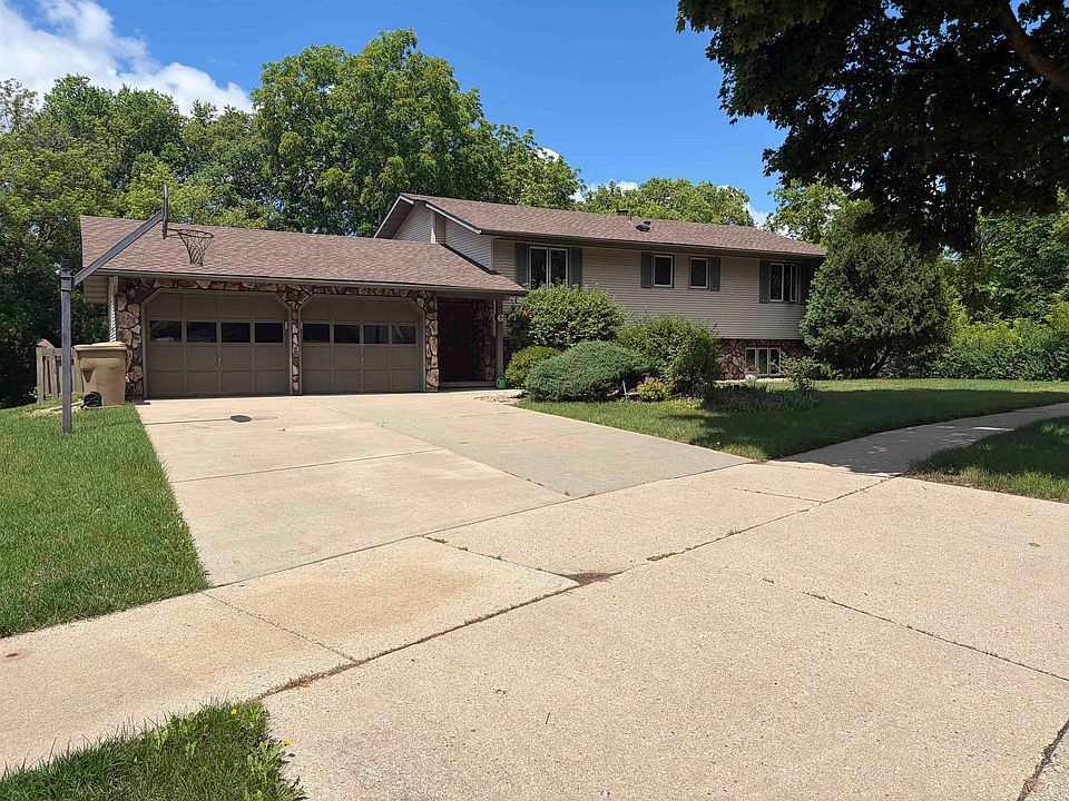 1st image of 6 Stacy Ln