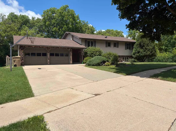 6 Stacy Ln, Madison, WI 53716