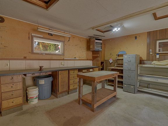 5th image of 320 Knollwood Dr