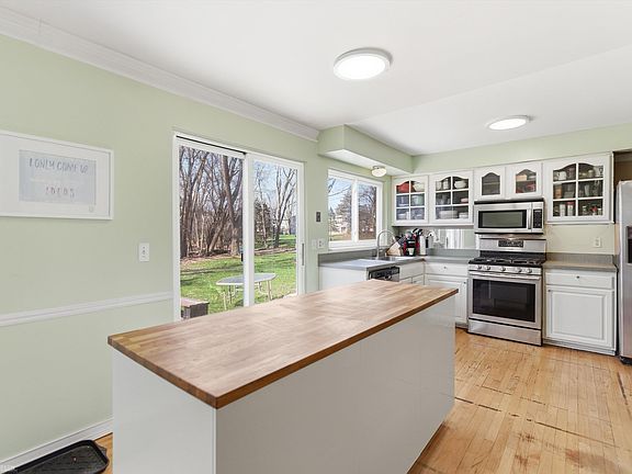 4th image of 1267 Barneswood Ln