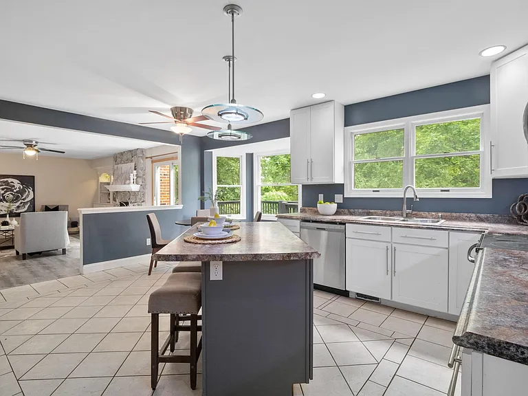 2122 Park Forest Dr — Photo 10