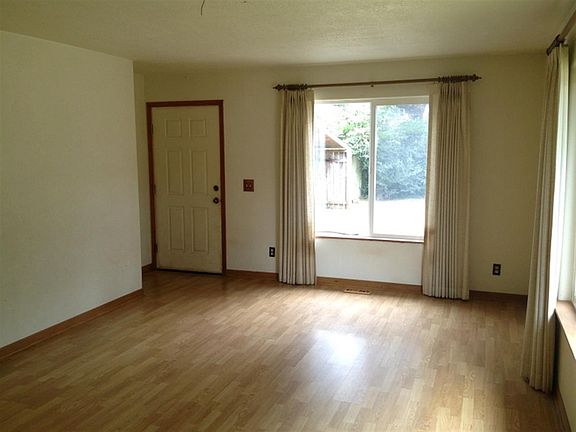 5th image of 190 Angell Ln