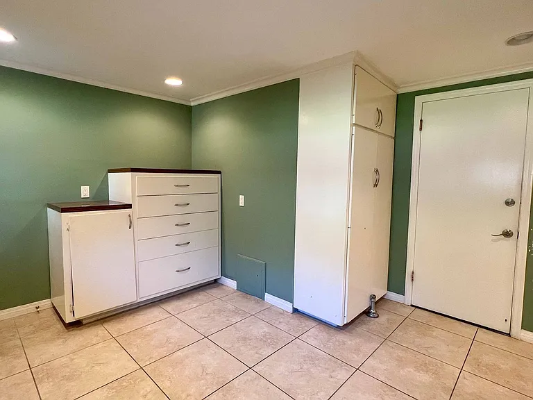 5635 Urban Dr — Photo 24