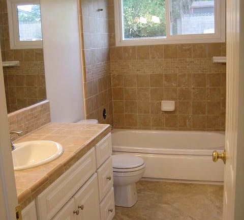 Bathroom with tub/shower