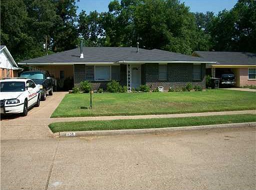 1st image of 834 Camilla Dr