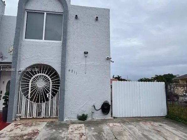 4211 W 10th Ln, Hialeah, FL 33012