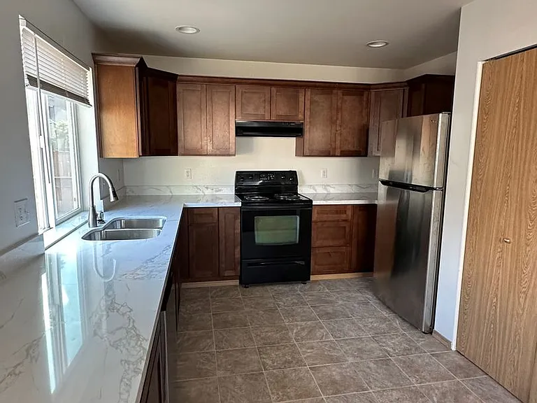 2263 Bobs Hollow Ln — Photo 3