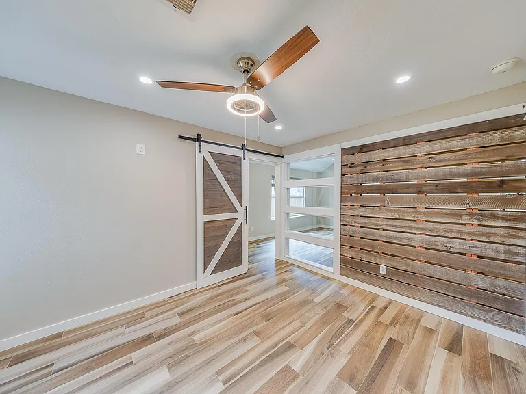 2515 Cypress Island Dr — Photo 9
