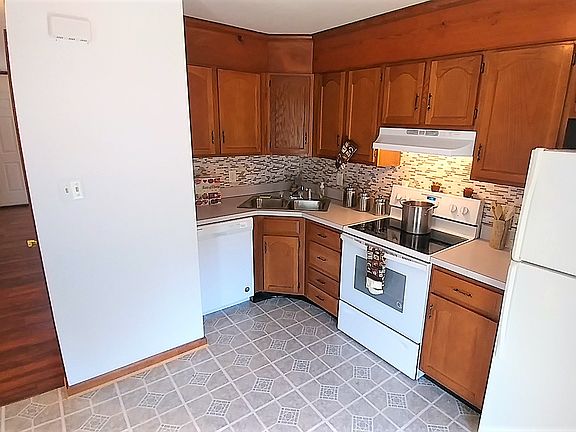 2nd image of 949 Green St