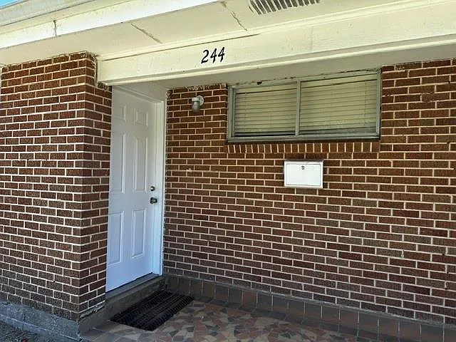244 W Robert E Lee Blvd
