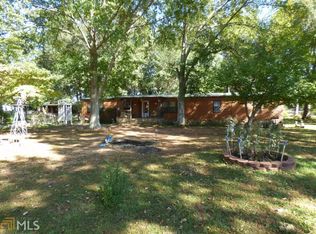 18 Honeysuckle Dr, Cartersville, GA 30120