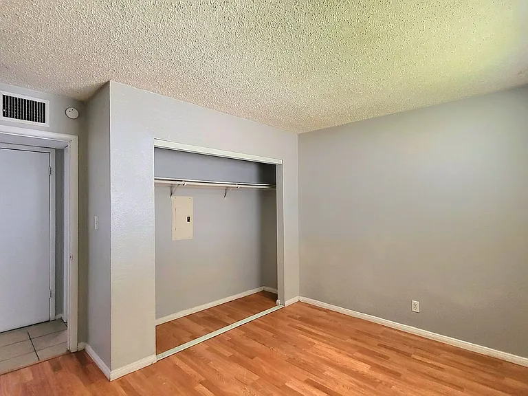 1920 Galaxy St — Photo 16