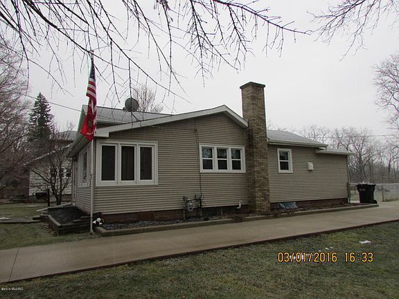 3rd image of 40 Reading Ave