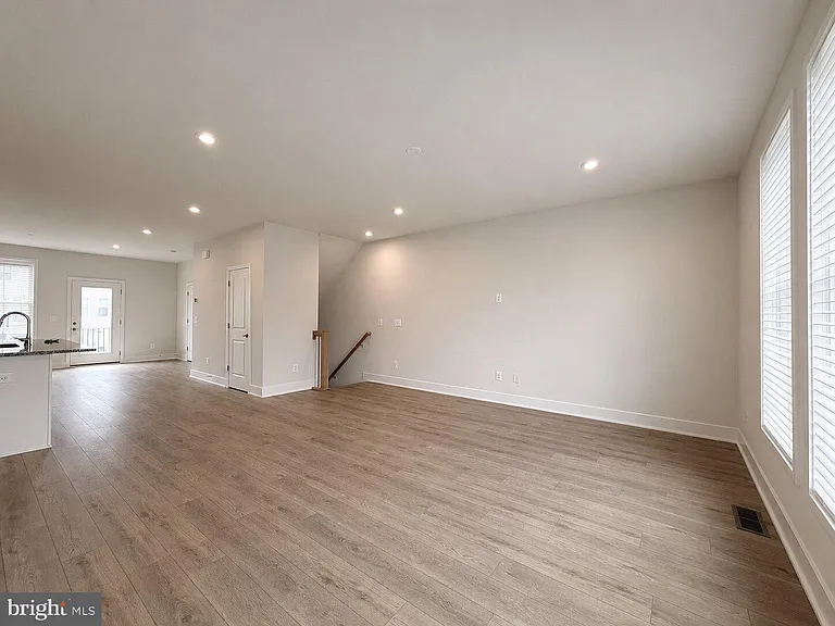 135 Heyford Dr — Photo 19