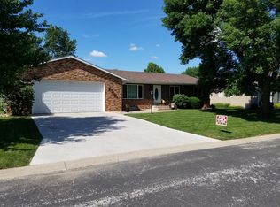 706 9th St, Durant, IA 52747