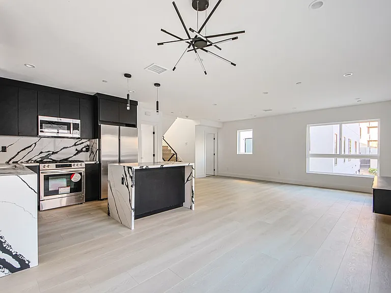 1223 N June St — Photo 8