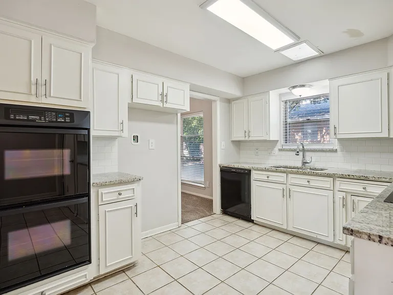 1725 Northcrest Dr — Photo 8