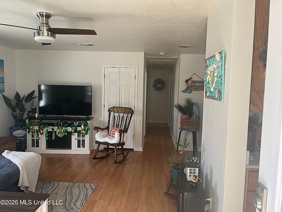 4th image of 2417 Tyler Ave
