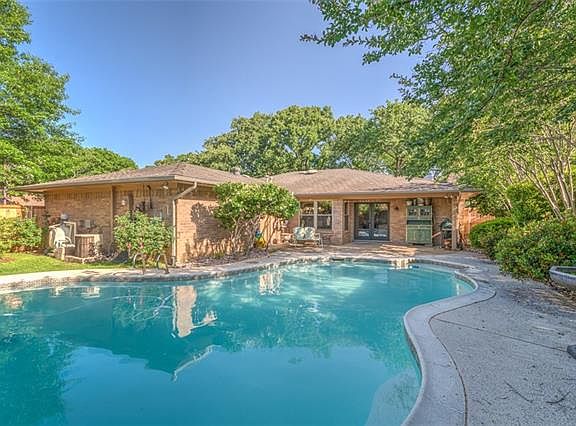 2nd image of 2935 Brookshire Dr