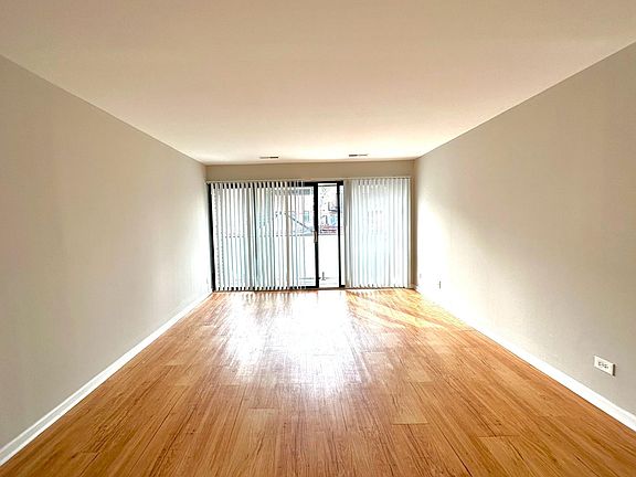 3rd image of 1720 N Halsted St APT 203