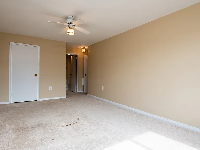 2501 Calvert St NW #604 — Photo 10