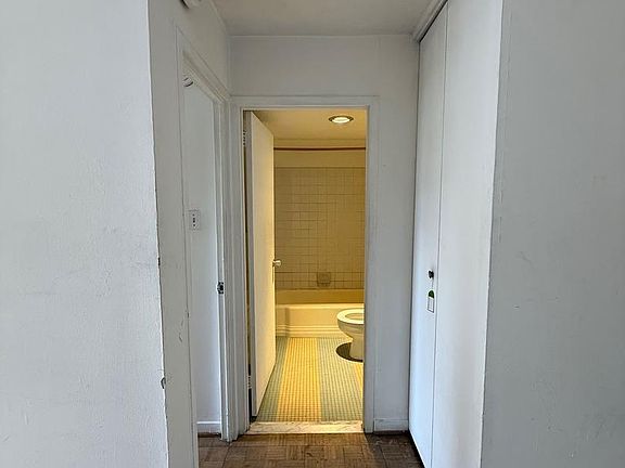 5th image of 224 W Rittenhouse Sq #2317