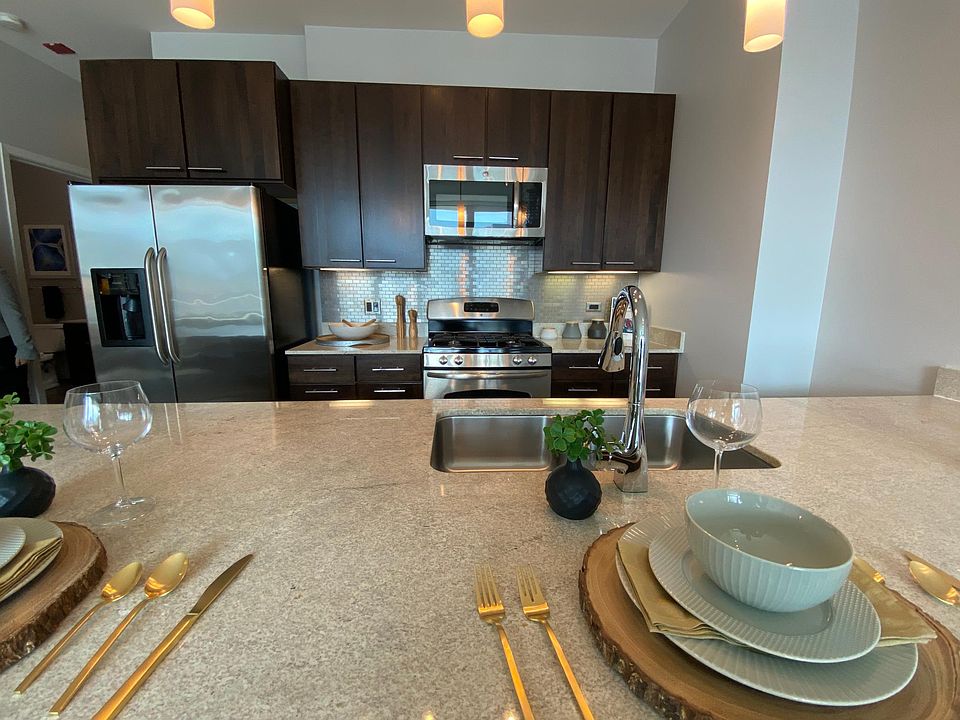 1st image of 428 W Superior St #1903